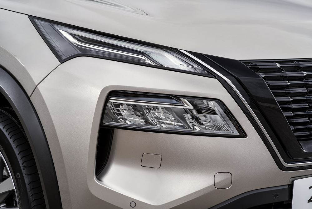 Le crossover familial Nissan X-Trail affiche un design moderne musclé