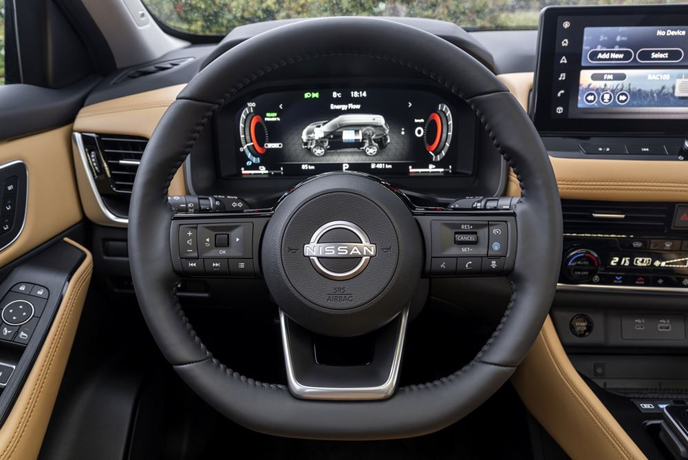 Le crossover familial Nissan X-Trail affiche un design moderne musclé