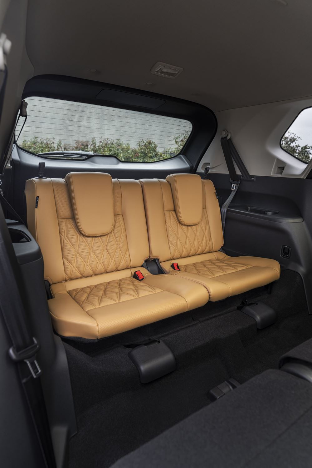 Le crossover familial Nissan X-Trail affiche un design moderne musclé