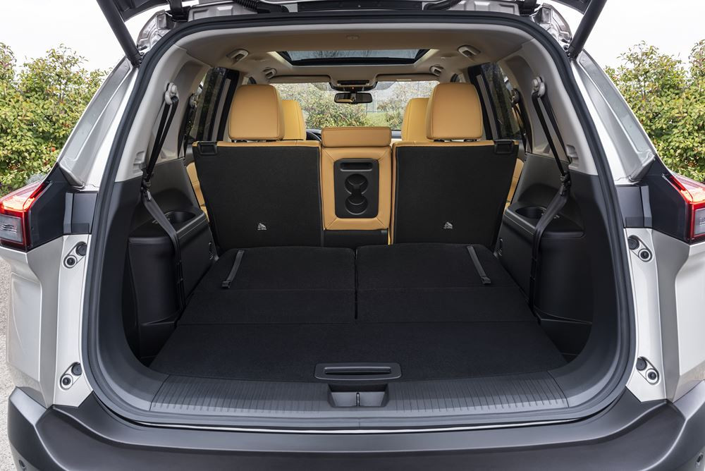 Le crossover familial Nissan X-Trail affiche un design moderne musclé