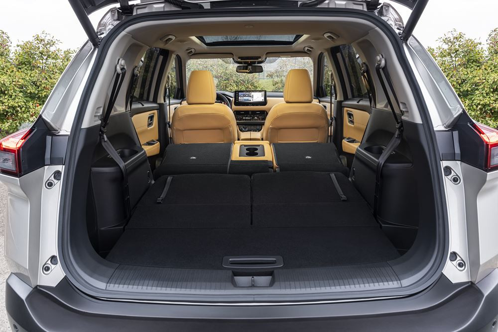 Le crossover familial Nissan X-Trail affiche un design moderne musclé