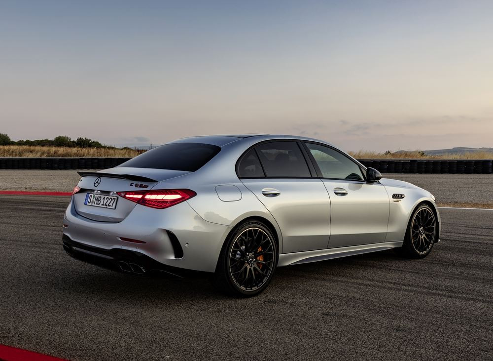 La berline Mercedes-AMG C 63 S E Performance bénéficie de technologies de la Formule 1