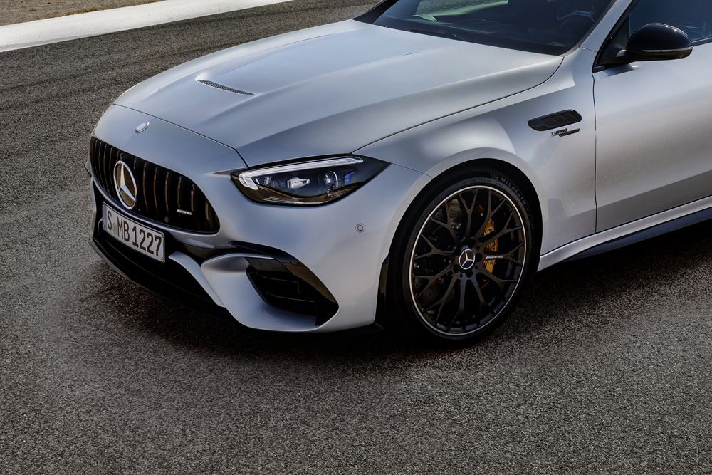 La berline Mercedes-AMG C 63 S E Performance bénéficie de technologies de la Formule 1