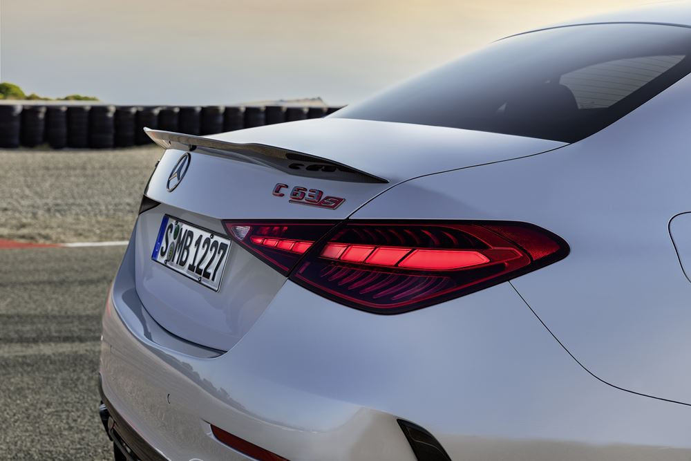 La berline Mercedes-AMG C 63 S E Performance bénéficie de technologies de la Formule 1
