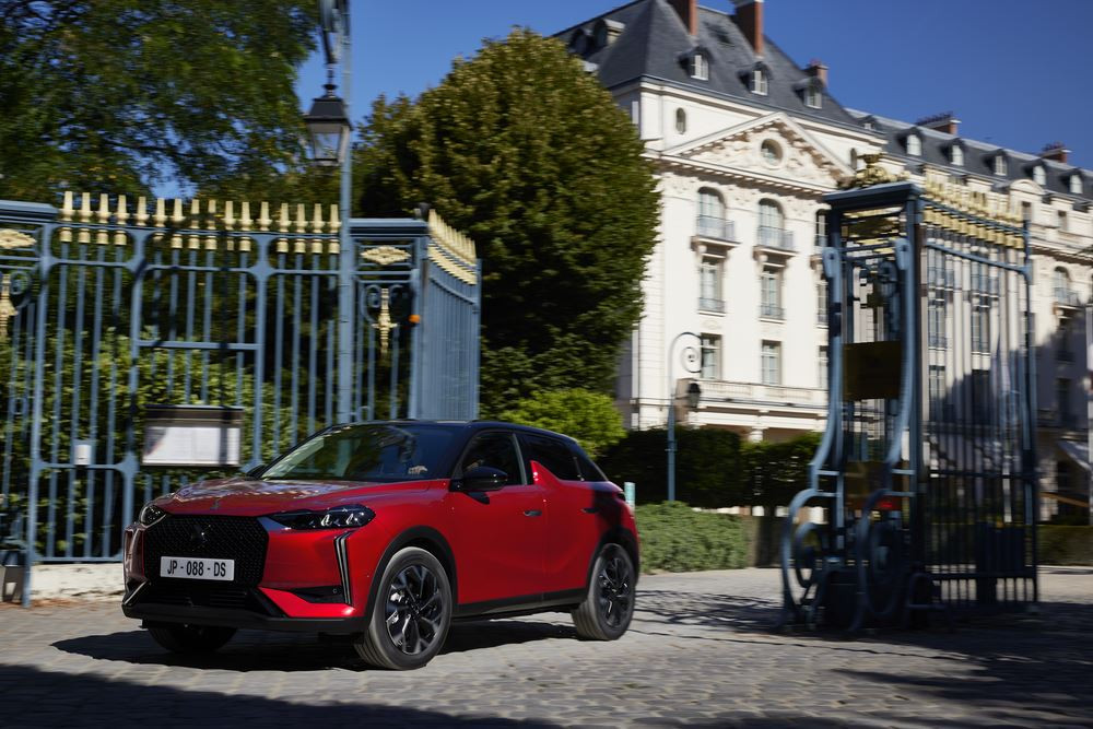 La DS 3 s'offre une calandre élargie réhaussée de pointes de diamants