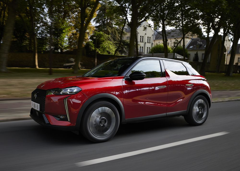La DS 3 s'offre une calandre élargie réhaussée de pointes de diamants