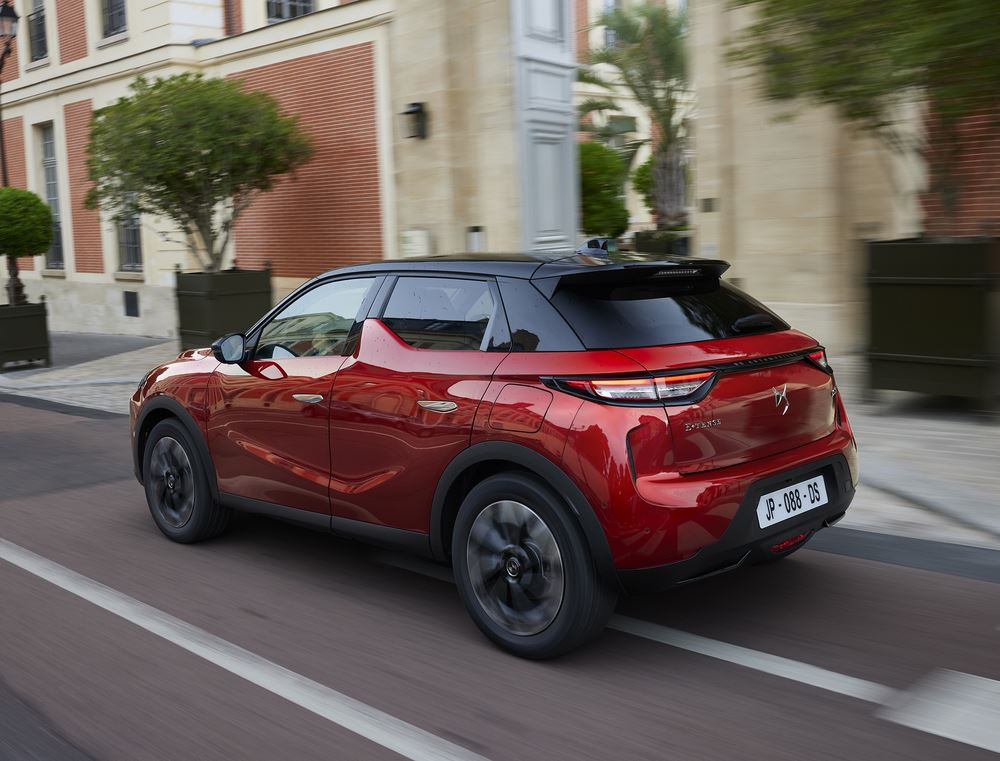 La DS 3 s'offre une calandre élargie réhaussée de pointes de diamants