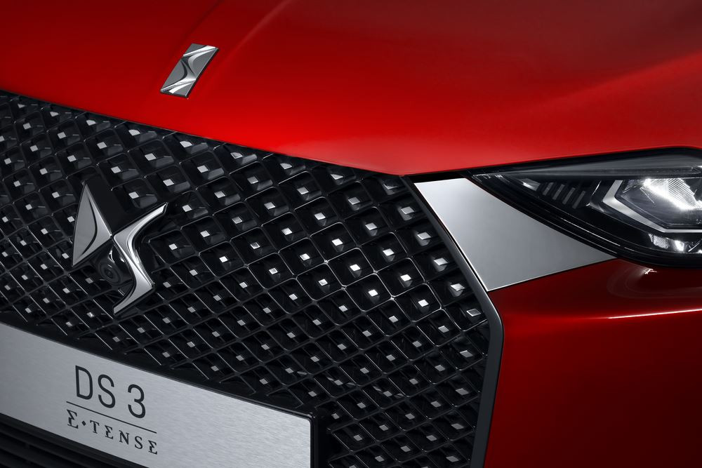 La DS 3 s'offre une calandre élargie réhaussée de pointes de diamants