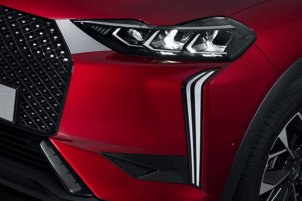 La DS 3 s'offre une calandre élargie réhaussée de pointes de diamants
