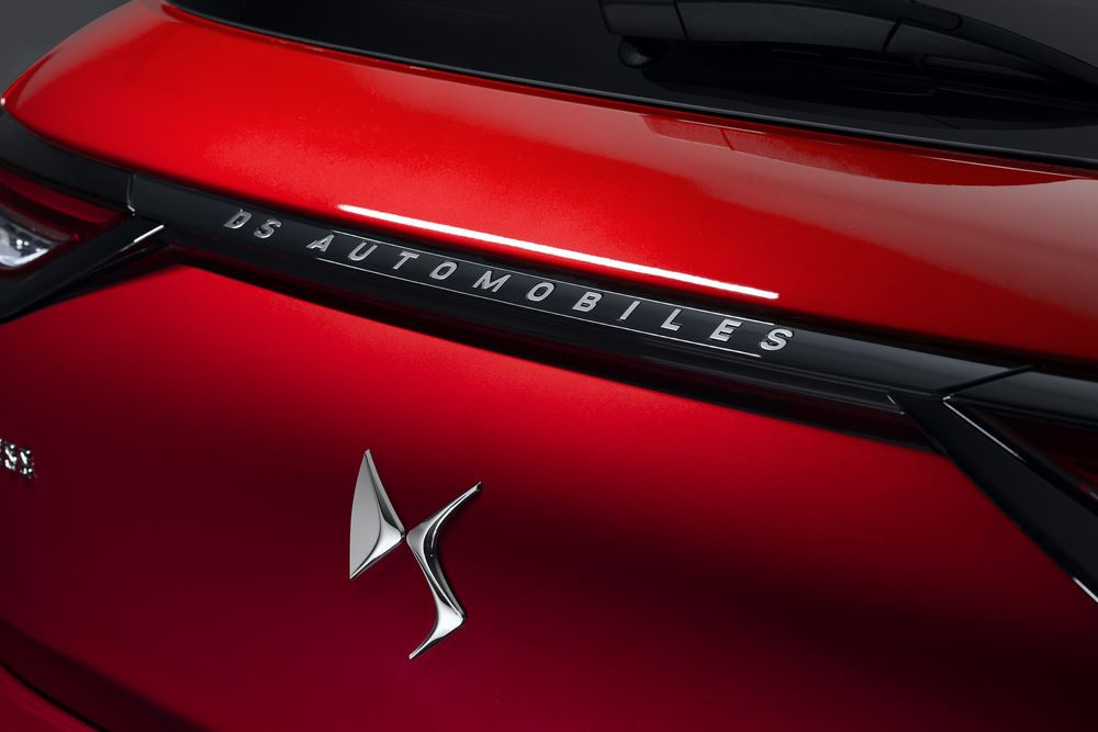 La DS 3 s'offre une calandre élargie réhaussée de pointes de diamants