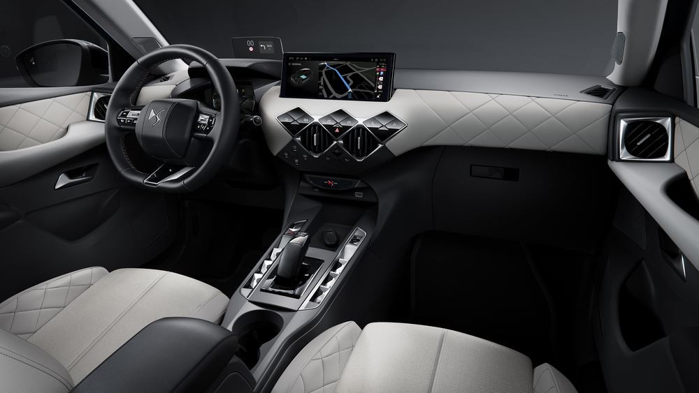 La DS 3 s'offre une calandre élargie réhaussée de pointes de diamants