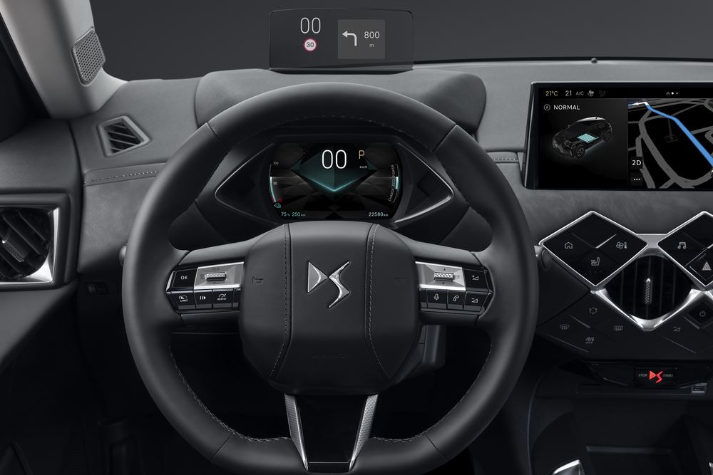 La DS 3 s'offre une calandre élargie réhaussée de pointes de diamants