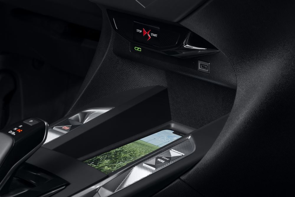 La DS 3 s'offre une calandre élargie réhaussée de pointes de diamants
