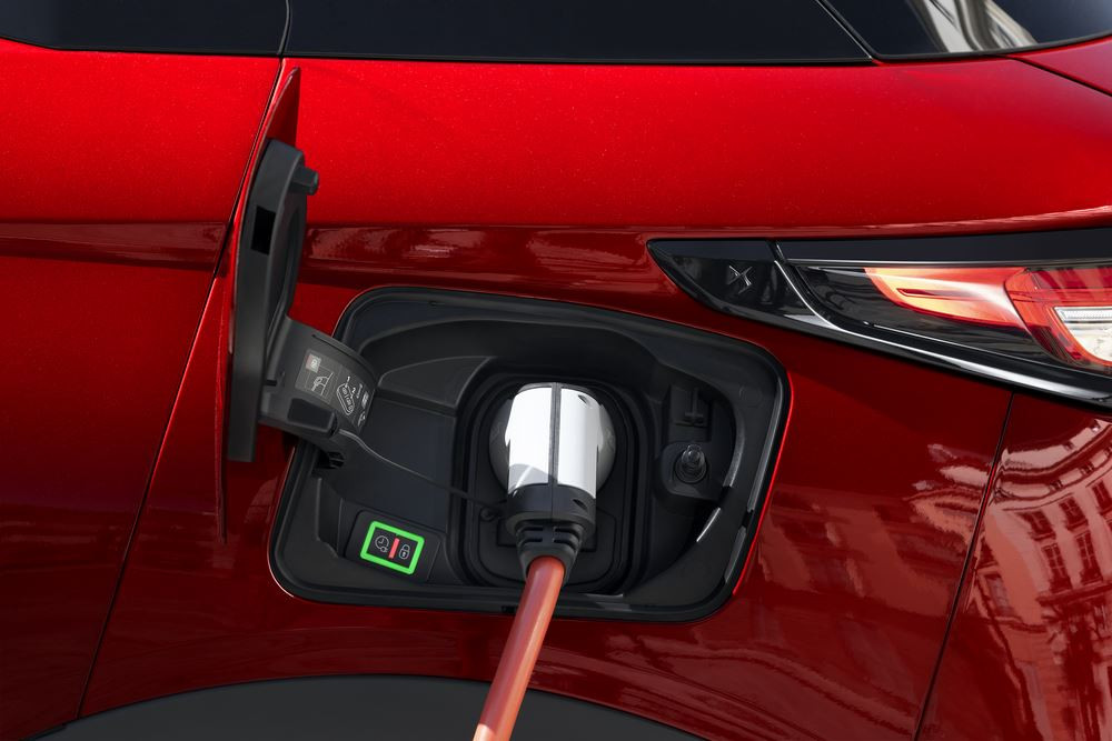 La DS 3 s'offre une calandre élargie réhaussée de pointes de diamants