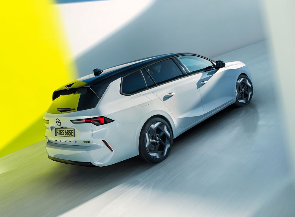 L'Opel Astra Sports Tourer GSe hybride rechargeable repose sur un châssis abaissé de 10 mn