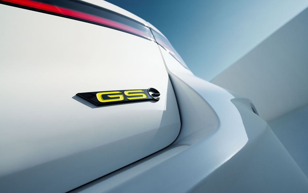L'Opel Astra Sports Tourer GSe hybride rechargeable repose sur un châssis abaissé de 10 mn