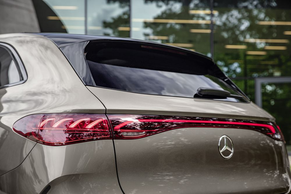 Le Mercedes EQE SUV électrique affiche jusqu'à 590 km d'autonomie WLTP