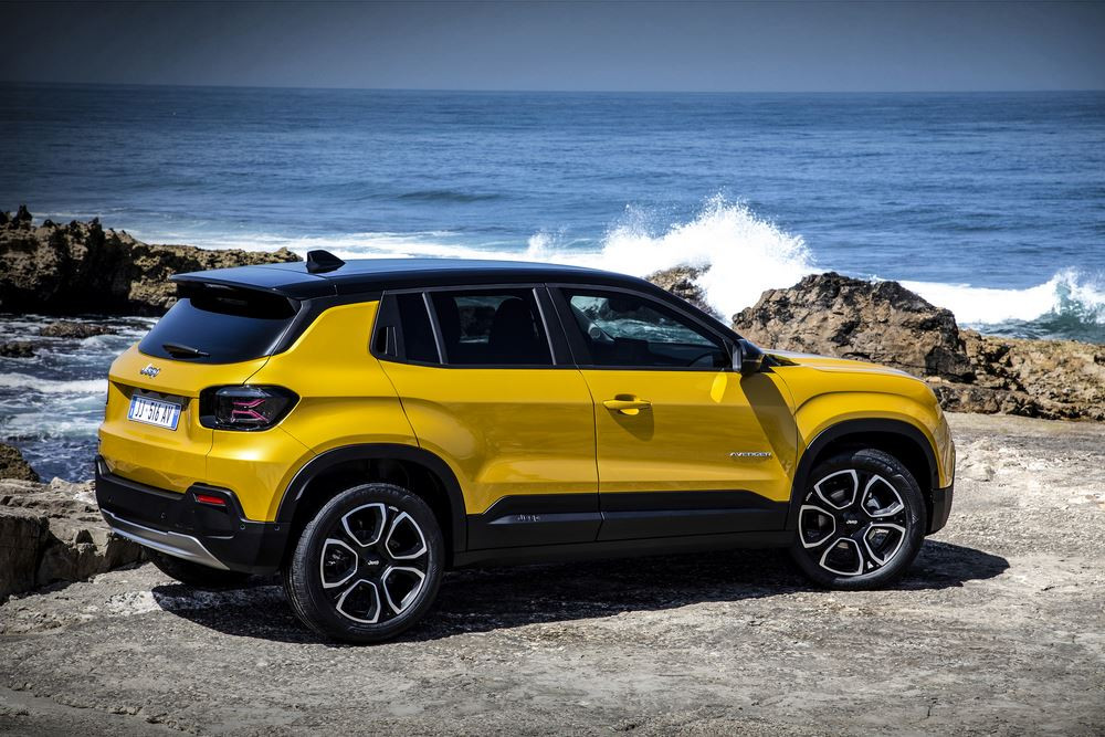 Le SUV urbain électrique à batterie Jeep Avenger affiche une autonomie de 400 kilomètres