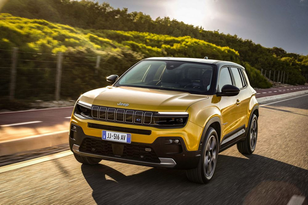 Le SUV urbain électrique à batterie Jeep Avenger affiche une autonomie de 400 kilomètres