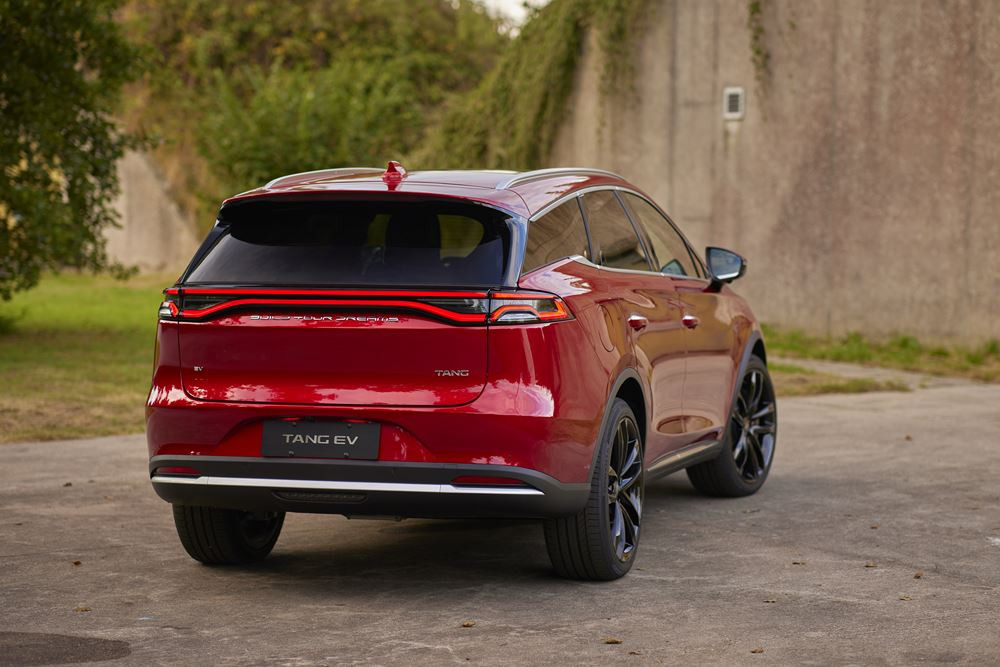 Le grand SUV électrique Byd Tang peut accueillir jusqu'à 7 personnes