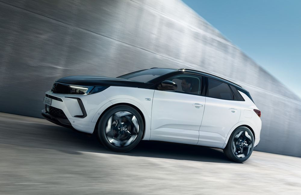Le SUV hautes performances Opel Grandland GSe dispose de 300 ch