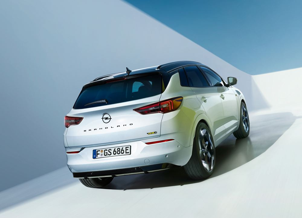 Le SUV hautes performances Opel Grandland GSe dispose de 300 ch
