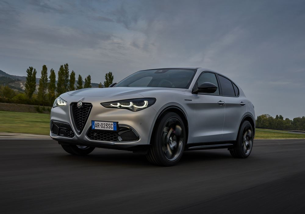 Le SUV sportif Alfa Romeo Stelvio évolue en termes de style et de technologie