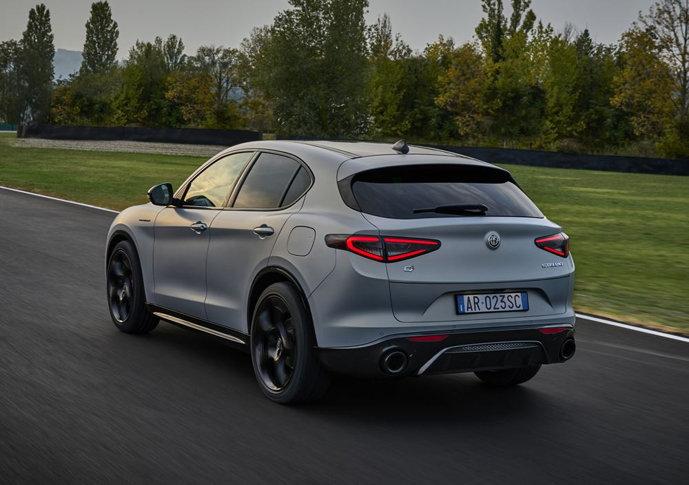Le SUV sportif Alfa Romeo Stelvio évolue en termes de style et de technologie