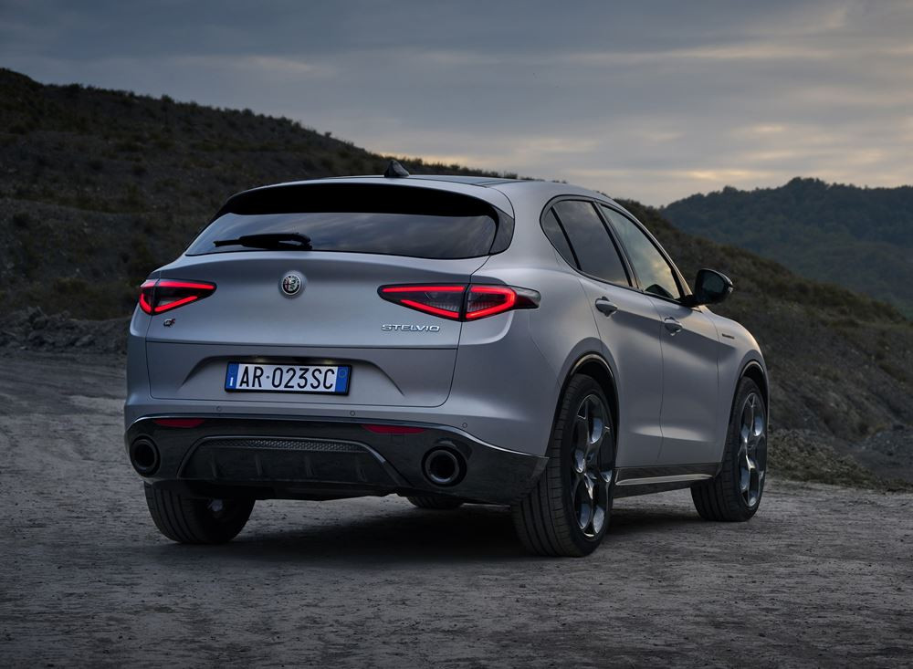 Le SUV sportif Alfa Romeo Stelvio évolue en termes de style et de technologie