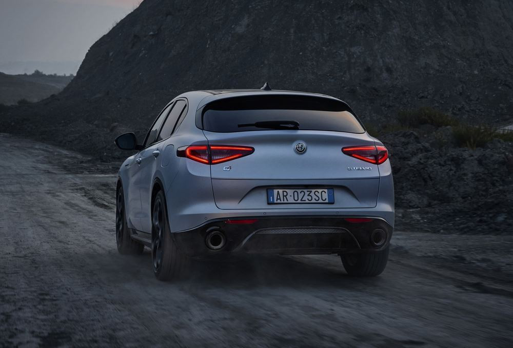 Le SUV sportif Alfa Romeo Stelvio évolue en termes de style et de technologie