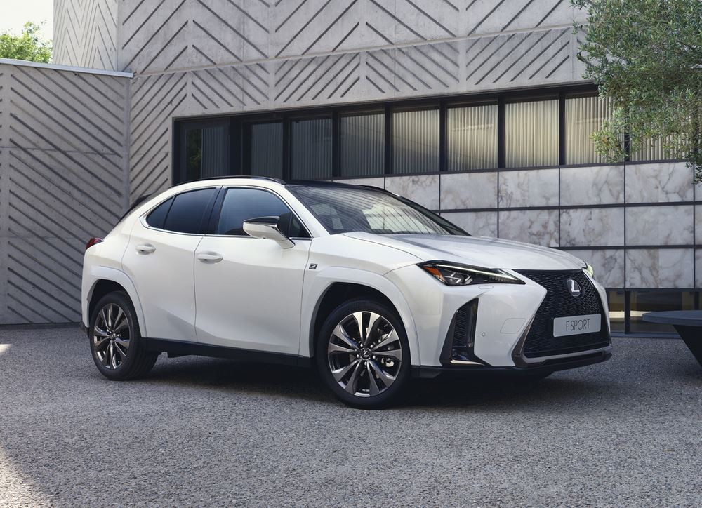 Le SUV compact Lexus UX hybride auto-rechargeable bénéficie d'améliorations