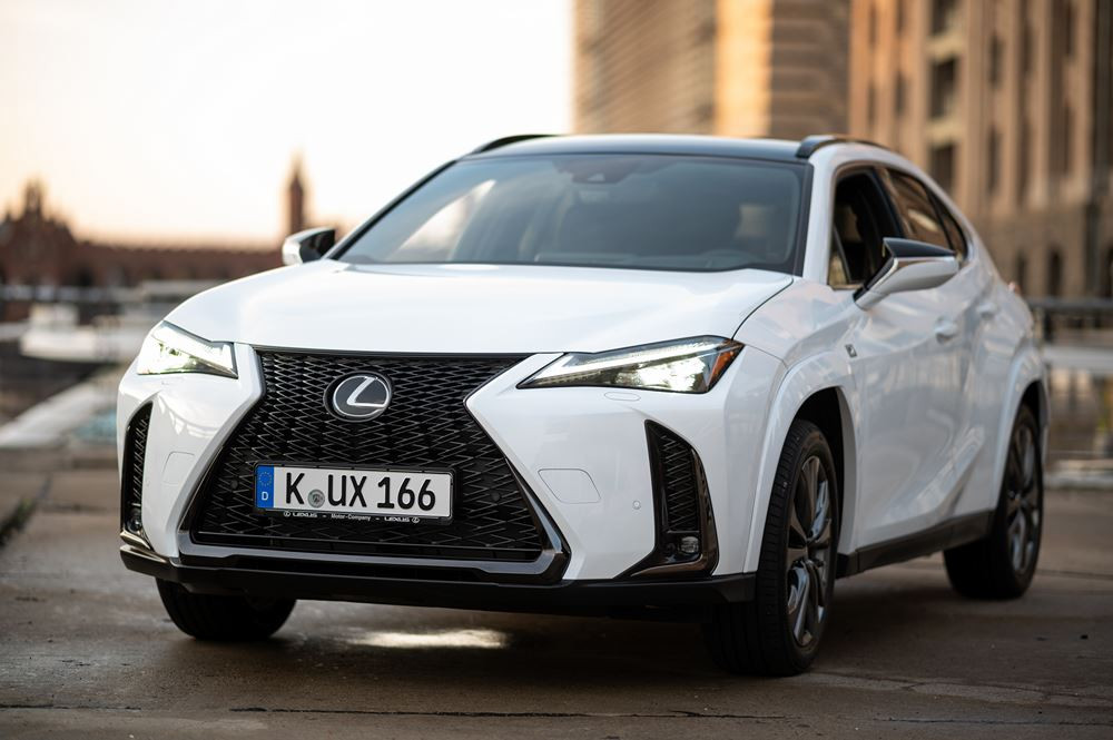 Le SUV compact Lexus UX hybride auto-rechargeable bénéficie d'améliorations