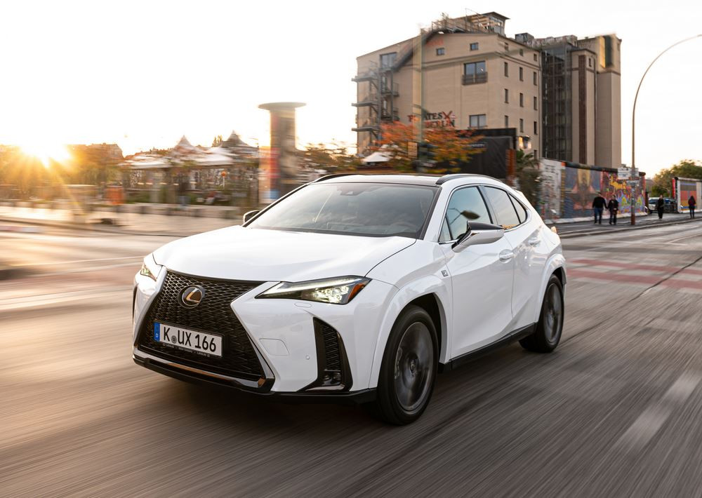 Le SUV compact Lexus UX hybride auto-rechargeable bénéficie d'améliorations