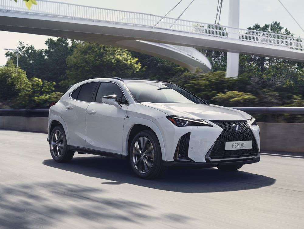 Le SUV compact Lexus UX hybride auto-rechargeable bénéficie d'améliorations