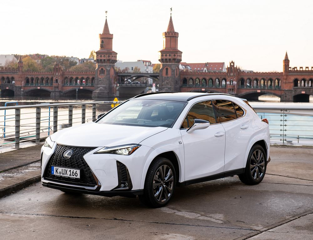 Le SUV compact Lexus UX hybride auto-rechargeable bénéficie d'améliorations