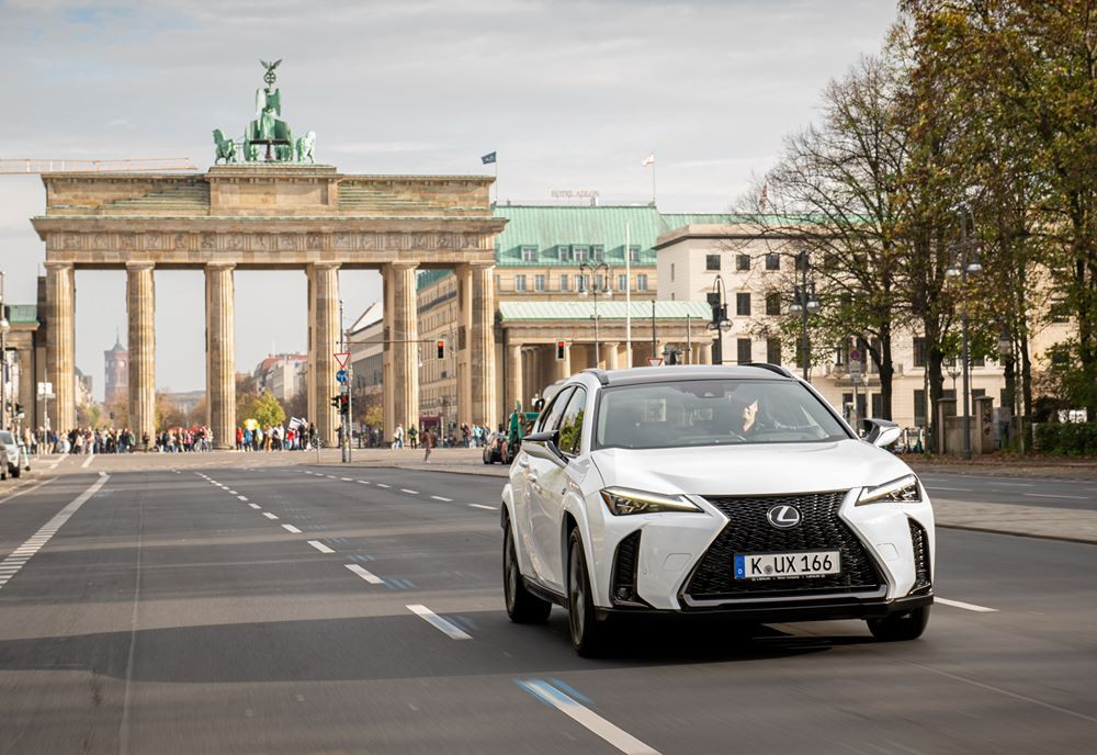 Le SUV compact Lexus UX hybride auto-rechargeable bénéficie d'améliorations