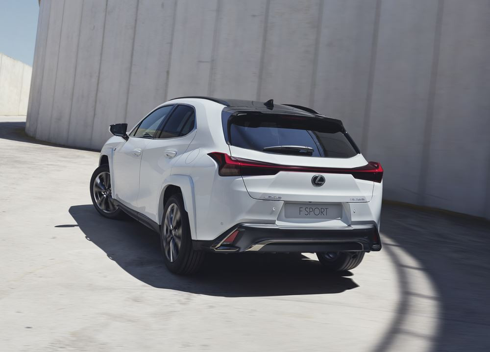 Le SUV compact Lexus UX hybride auto-rechargeable bénéficie d'améliorations
