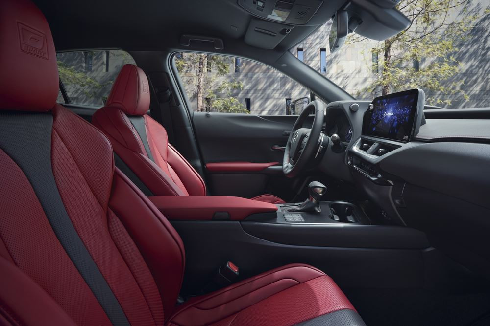 Le SUV compact Lexus UX hybride auto-rechargeable bénéficie d'améliorations