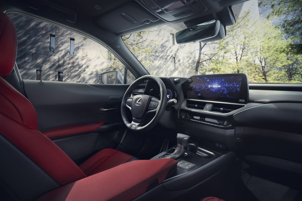 Le SUV compact Lexus UX hybride auto-rechargeable bénéficie d'améliorations