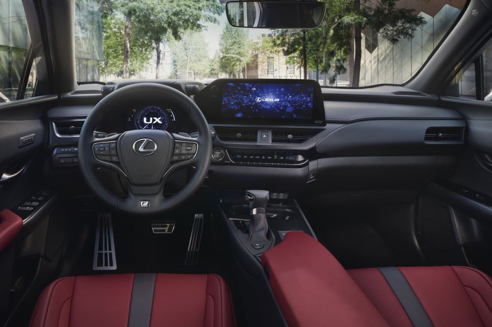 Le SUV compact Lexus UX hybride auto-rechargeable bénéficie d'améliorations
