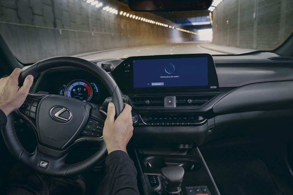 Le SUV compact Lexus UX hybride auto-rechargeable bénéficie d'améliorations