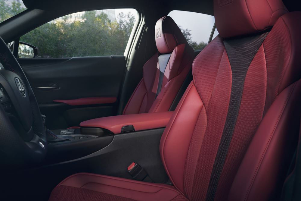 Le SUV compact Lexus UX hybride auto-rechargeable bénéficie d'améliorations