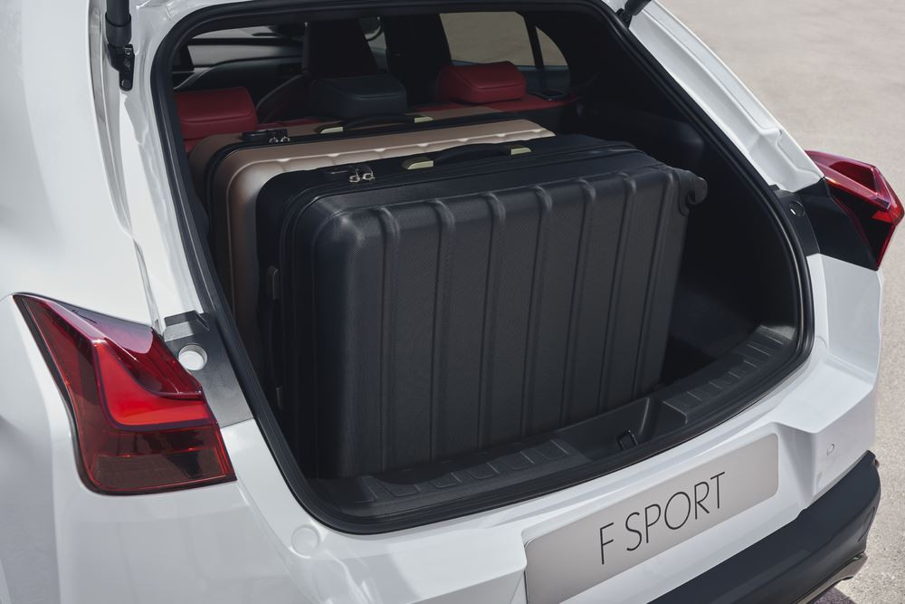 Le SUV compact Lexus UX hybride auto-rechargeable bénéficie d'améliorations