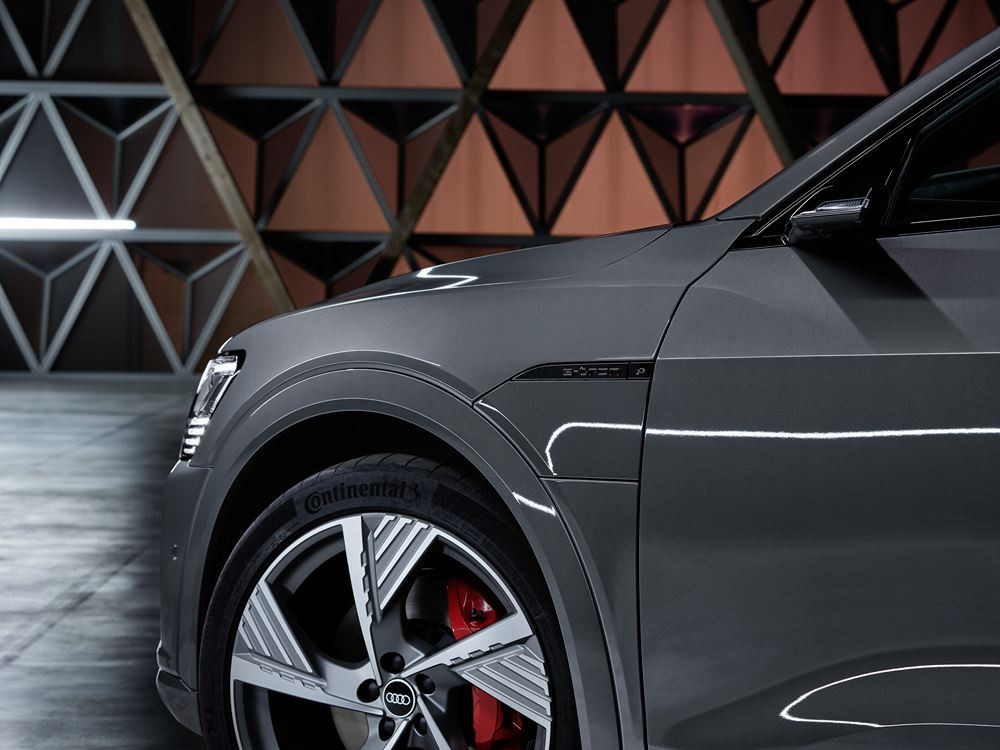 Le SUV Audi Q8 e-tron électrique affiche une autonomie jusqu'à 582 kilomètres