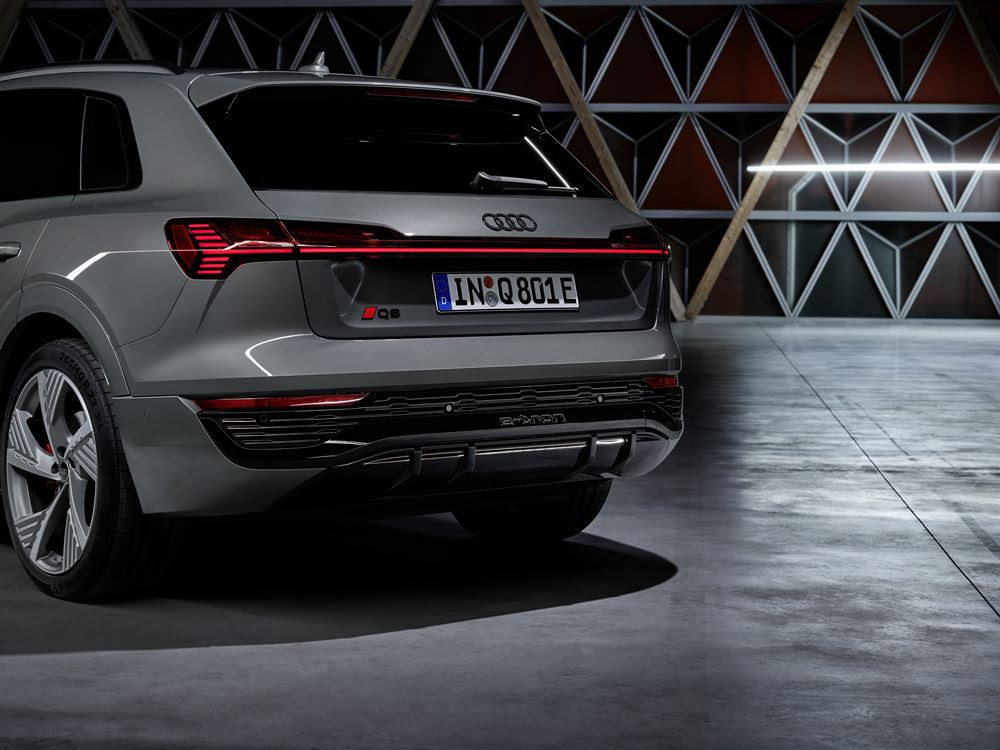 Le SUV Audi Q8 e-tron électrique affiche une autonomie jusqu'à 582 kilomètres