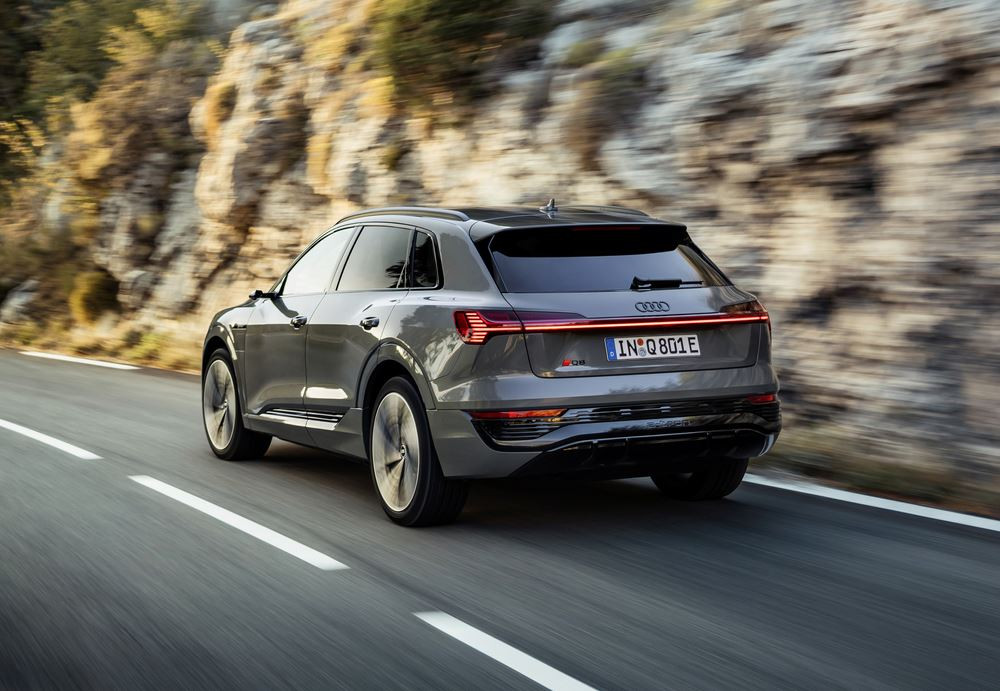 Le SUV Audi Q8 e-tron électrique affiche une autonomie jusqu'à 582 kilomètres