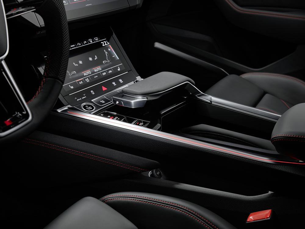 Le SUV Audi Q8 e-tron électrique affiche une autonomie jusqu'à 582 kilomètres