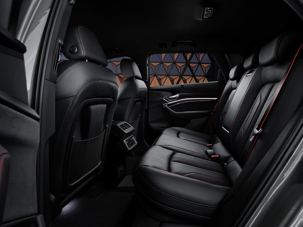 Le SUV Audi Q8 e-tron électrique affiche une autonomie jusqu'à 582 kilomètres