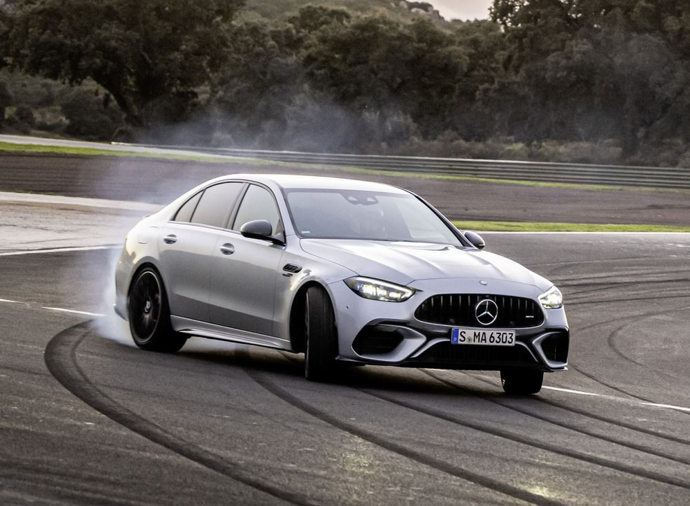 La berline hybride Mercedes-AMG C 63 S E Performance affiche une puissance combinée de 680 ch