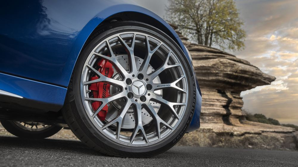 Le break hybride Mercedes-AMG C 63 S E Performance mobilise une puissance totale de 680 ch